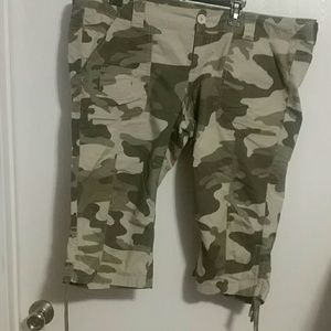 Ladies camouflage capris